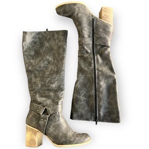 MOMO Tall Grey Distressed Faux Leather Harness Buckle Size 8 Stacked 3” Heel